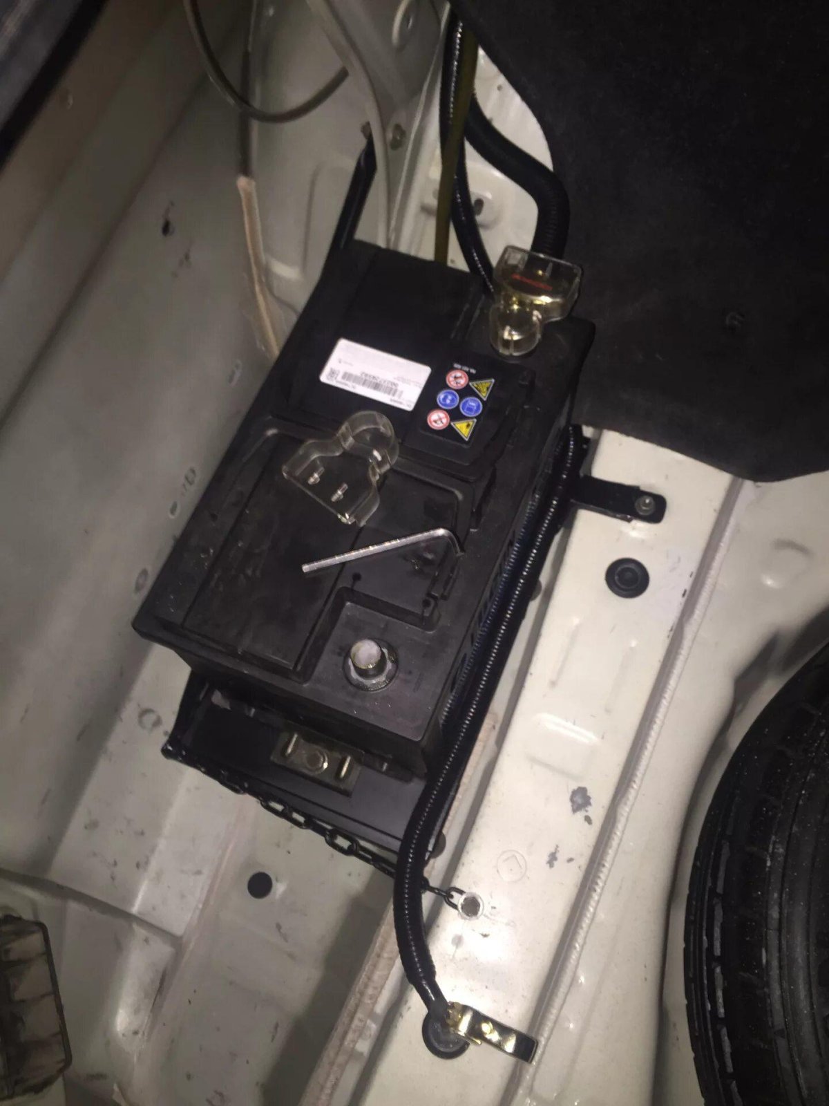 АКБ В багажник Марк 2