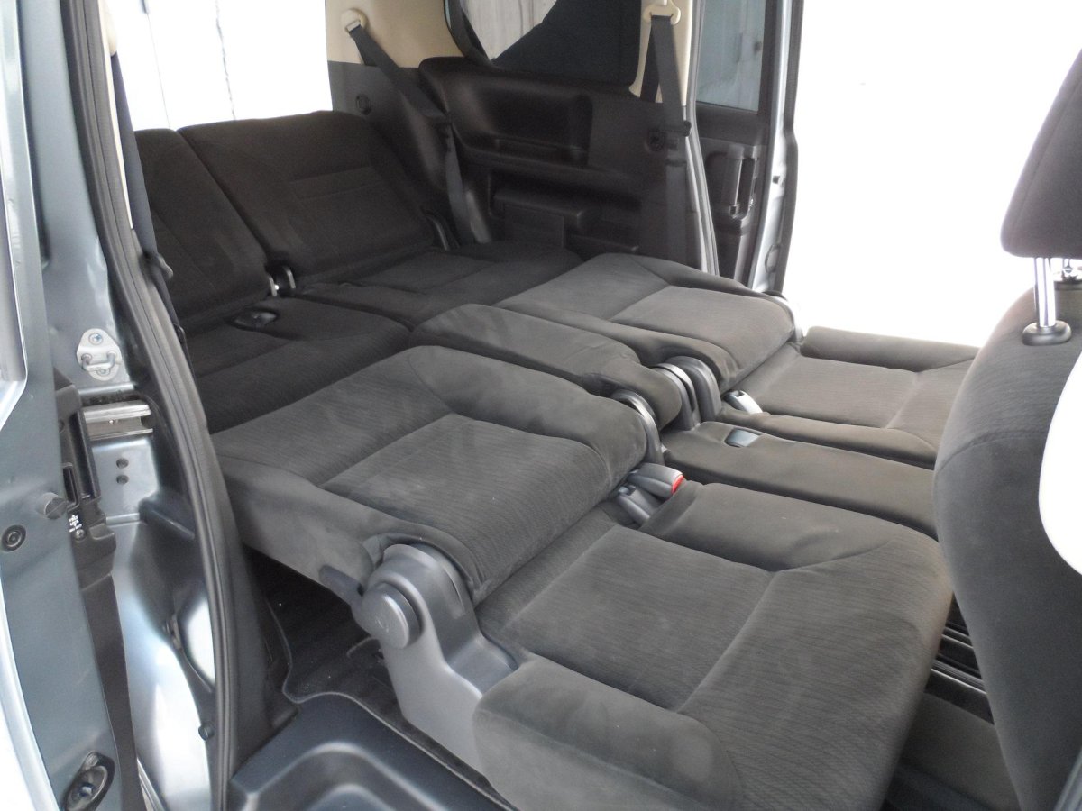 Ниссан Серена 2010 сиденья