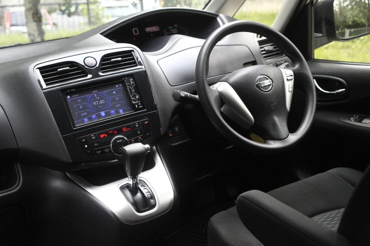Nissan Serena 2012