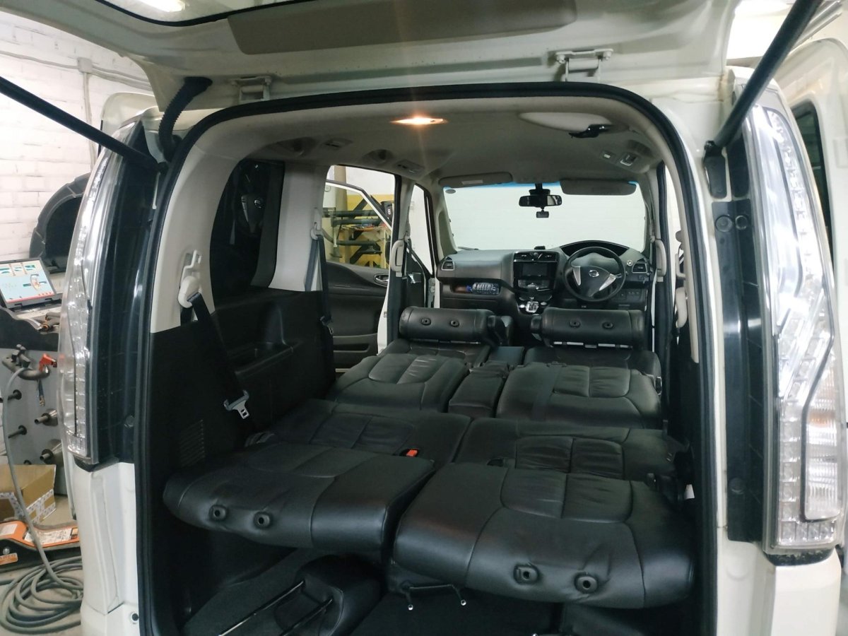 Nissan Serena 2008 Salon