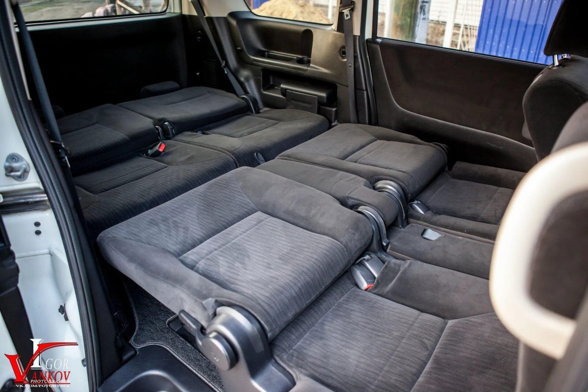 Ниссан Серена с25 салон