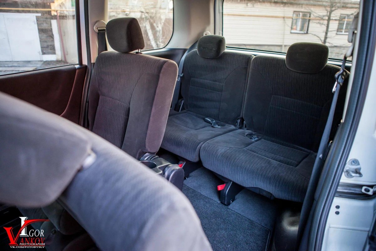 Nissan Serena c25 салон