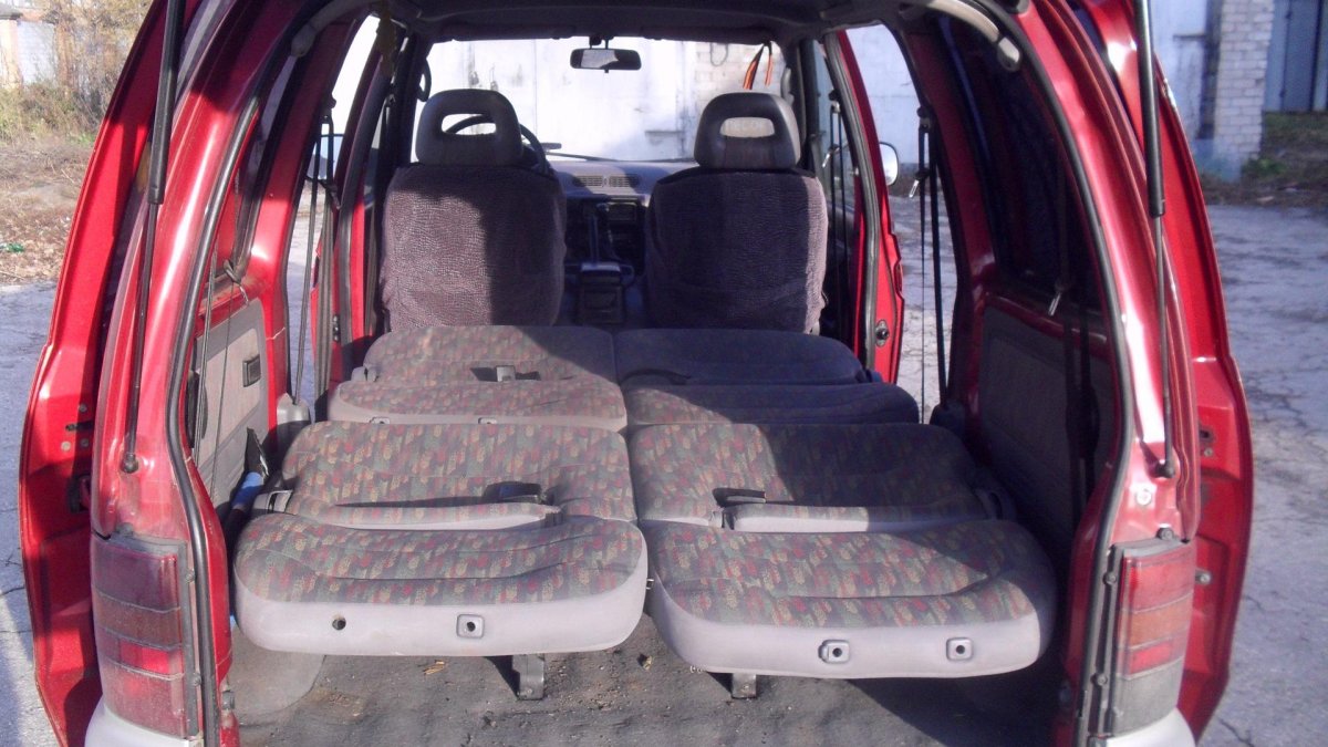 Ниссан Серена с23