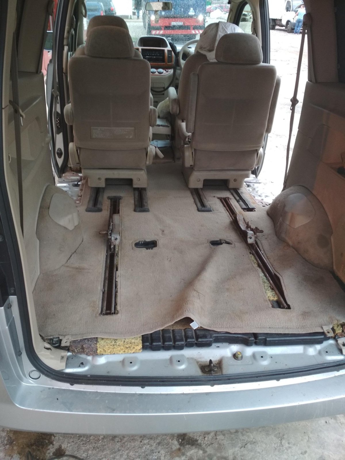 Ниссан Серена 24 кузов салон