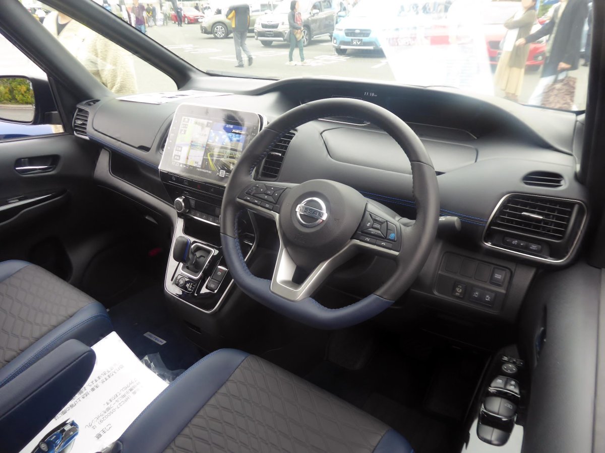 Ниссан Серена е Пауэр