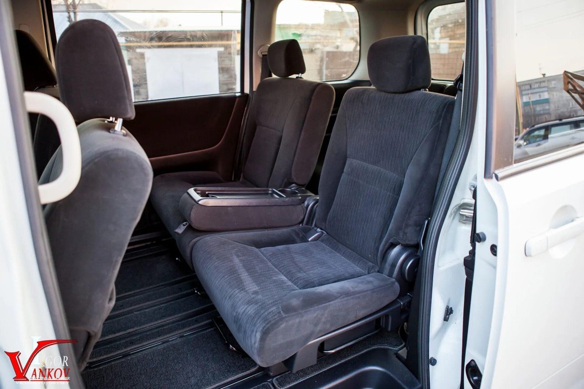 Nissan Serena салон трансформер