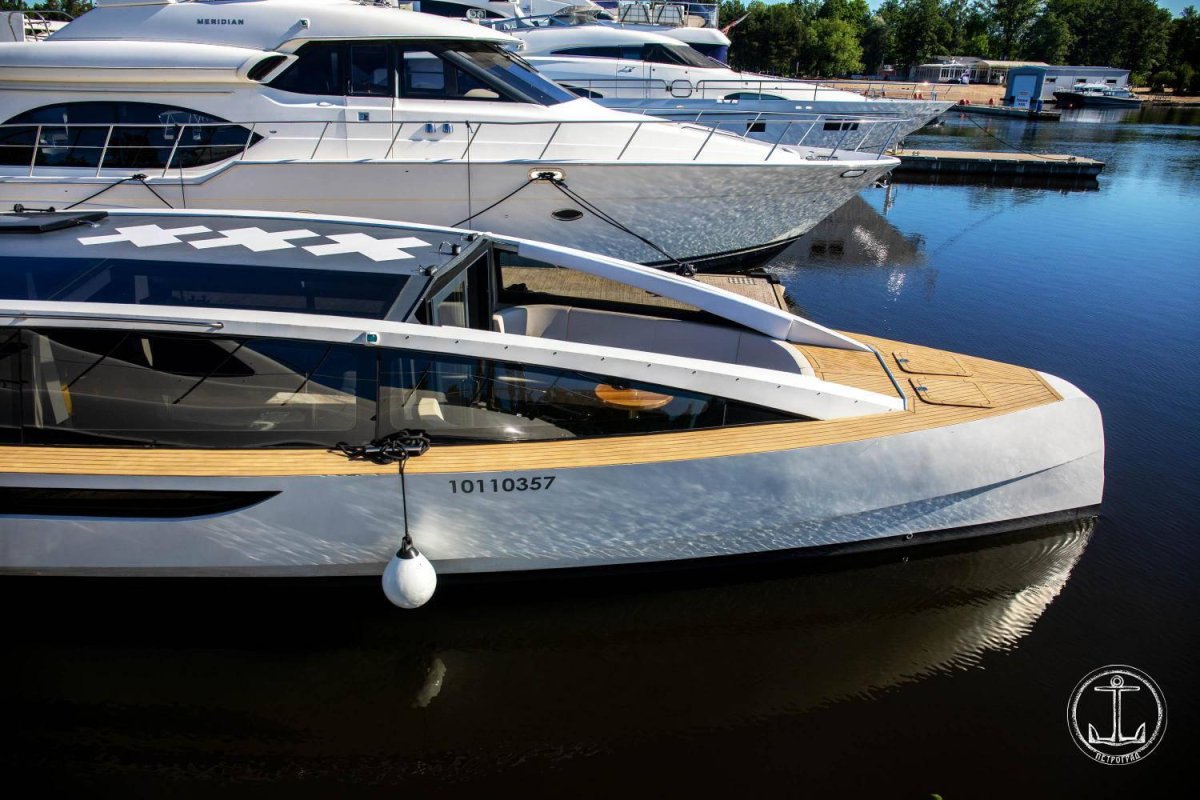 Яхта Амстердам