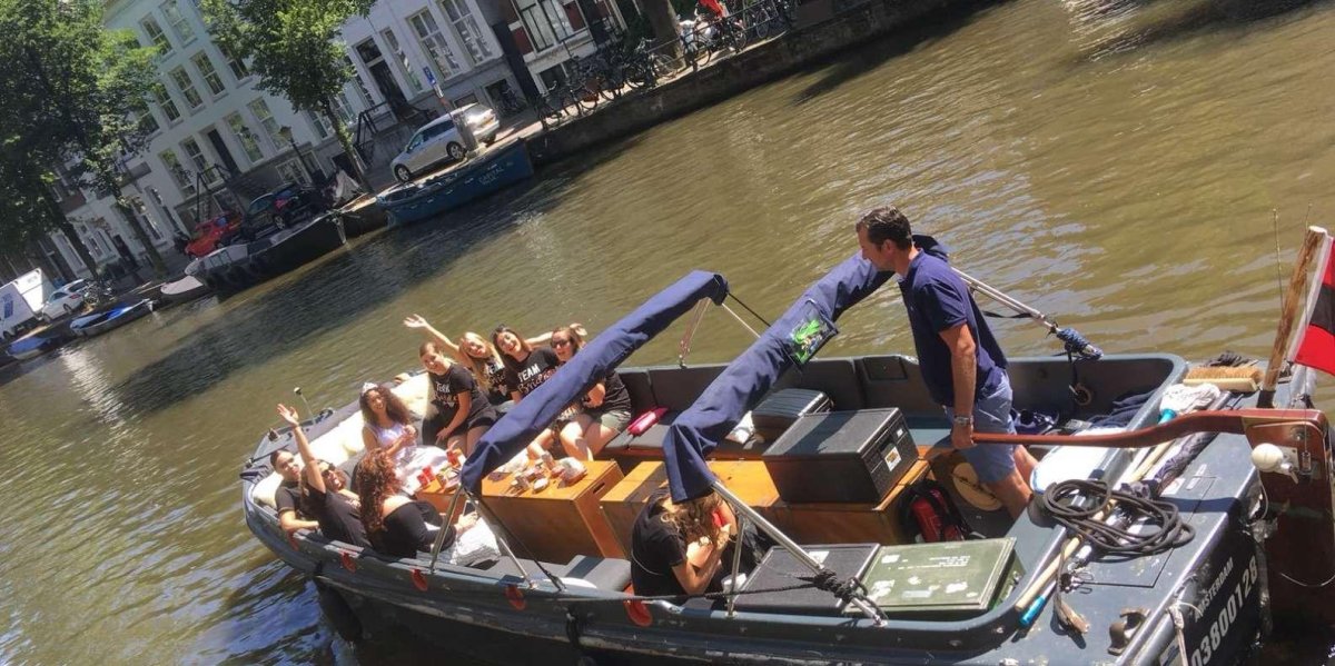 Лодки в Амстердаме на 50 чел
