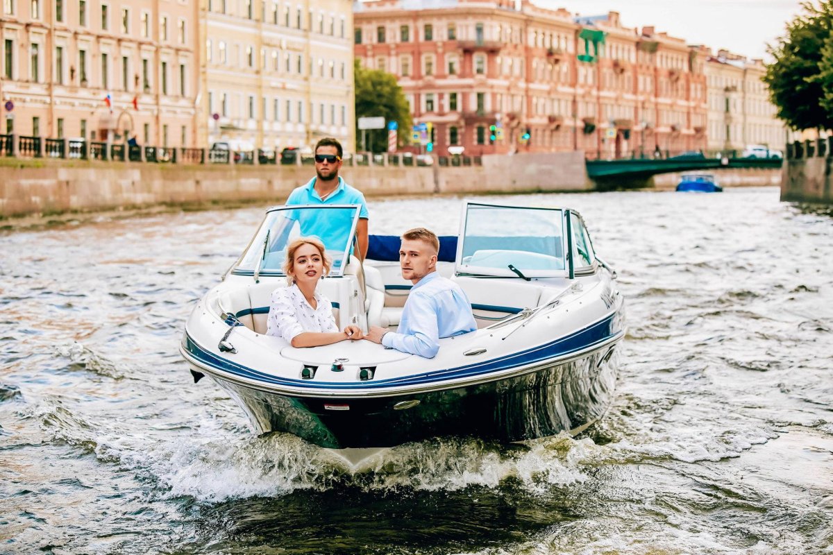 Катер прогулочный