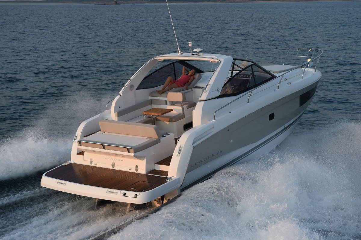 Leader 545 катер Jeanneau
