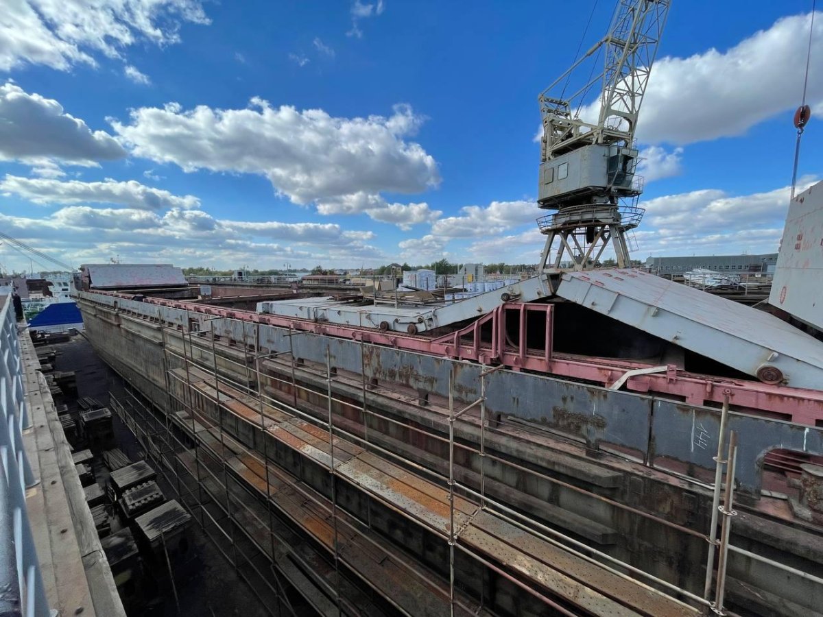 Стройка плавучего Дока