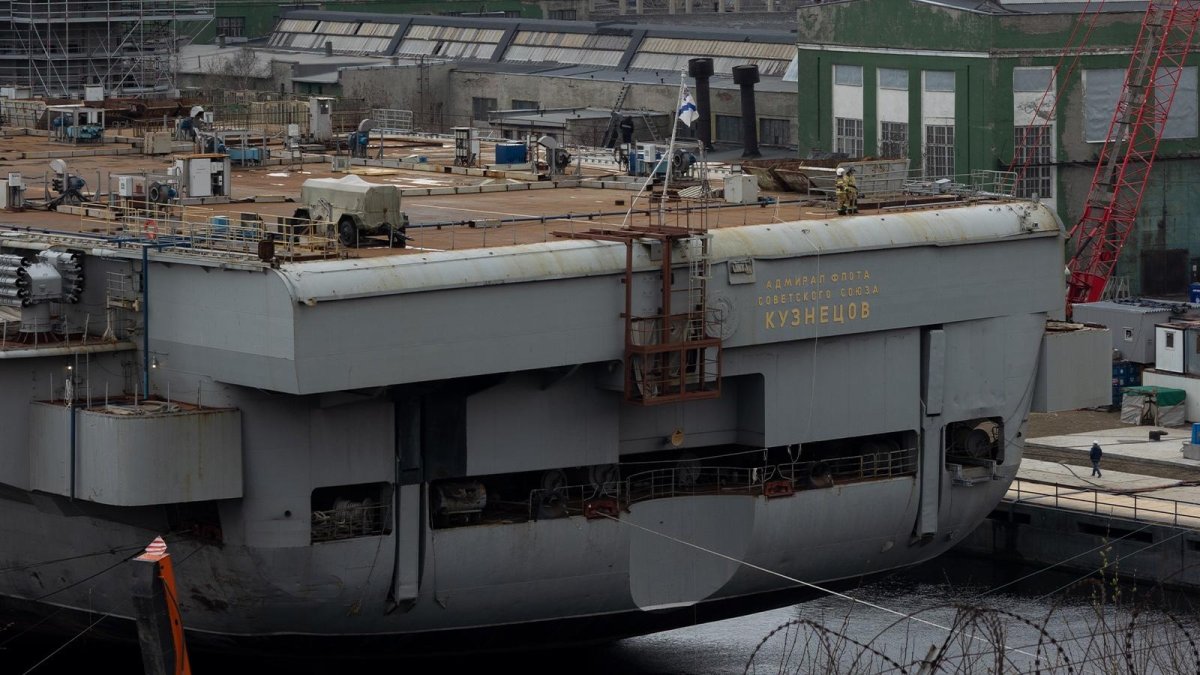 ТАВКР Адмирал Кузнецов в доке
