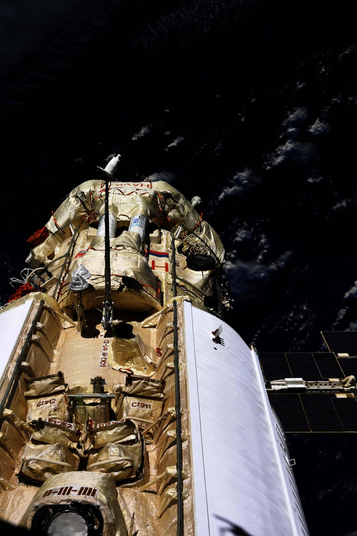 Дракон пристыковался к МКС