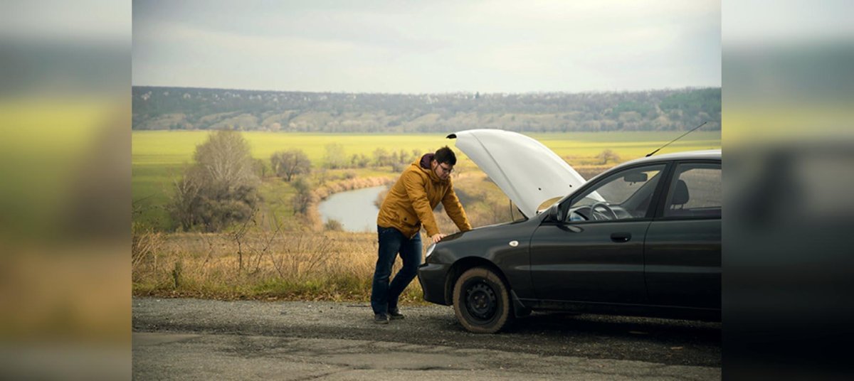 Автомобиль на обочине