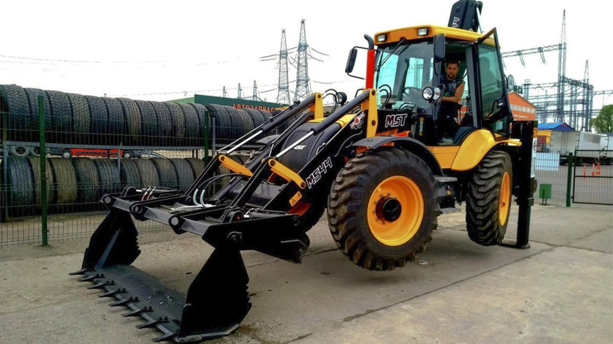 Экскаватор-погрузчик MST m544