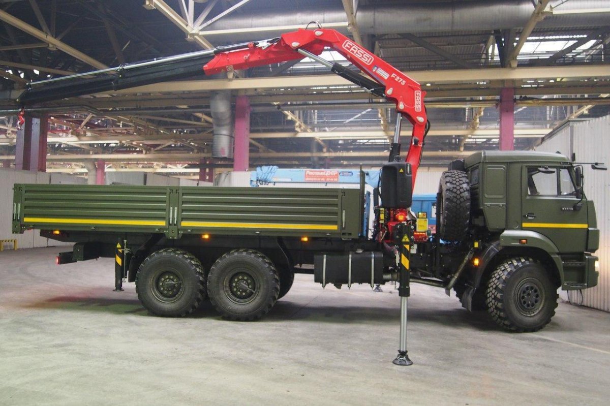 КАМАЗ 43118 контейнеровоз с КМУ
