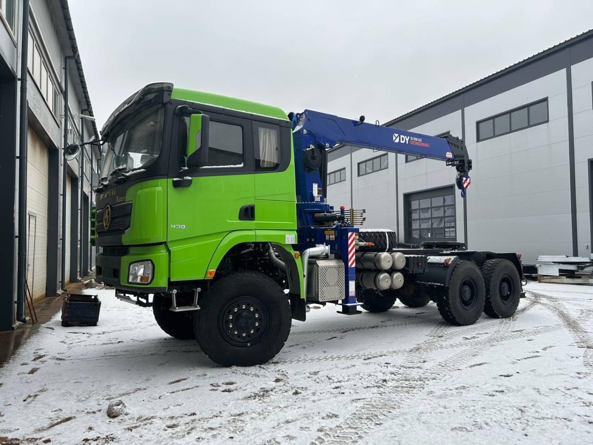 Тягач Shacman 6x6 с КМУ