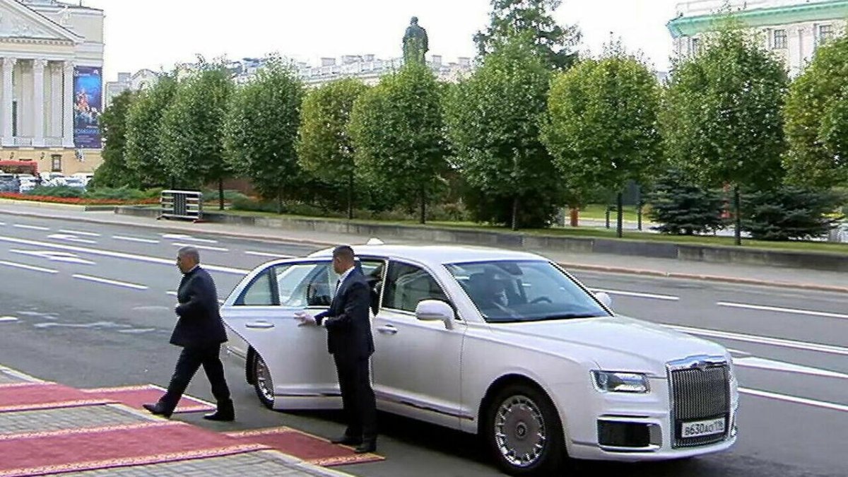 Аурус лимузин президента
