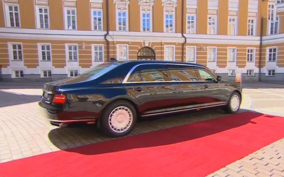 Лимузин президента Путина Аурус