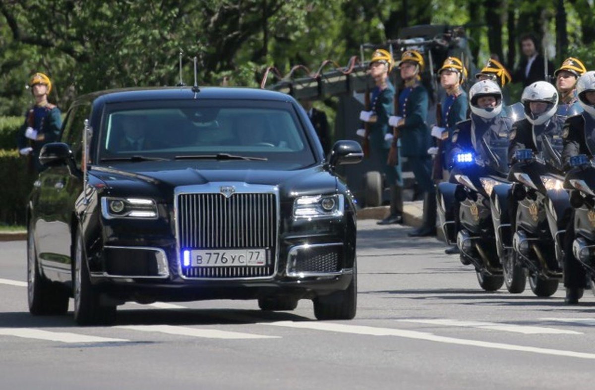 Машина Путина Аурус