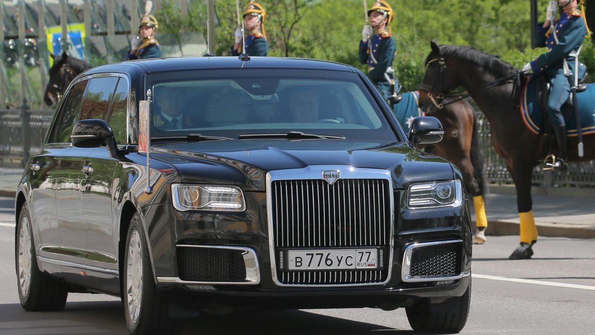 Аурус Сенат кортеж