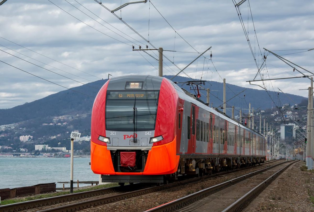 Ласточка электропоезд Адлер-роза Хутор