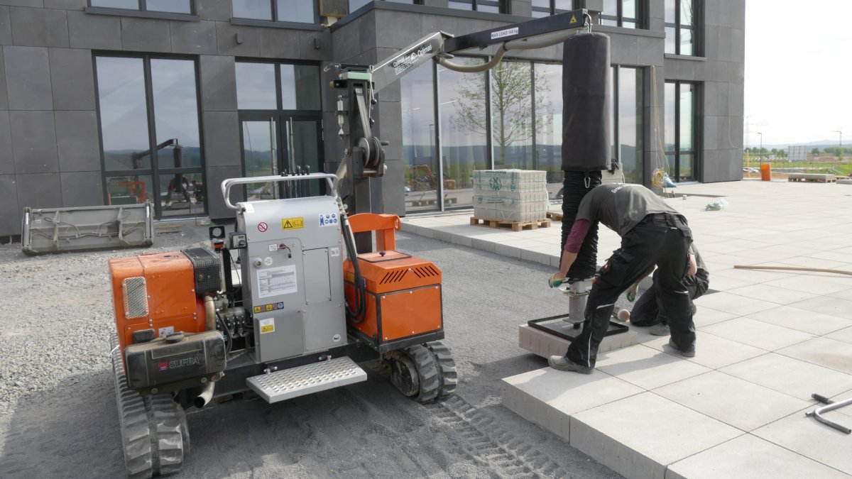 Тележка для подачи тротуарной плитки Optimas