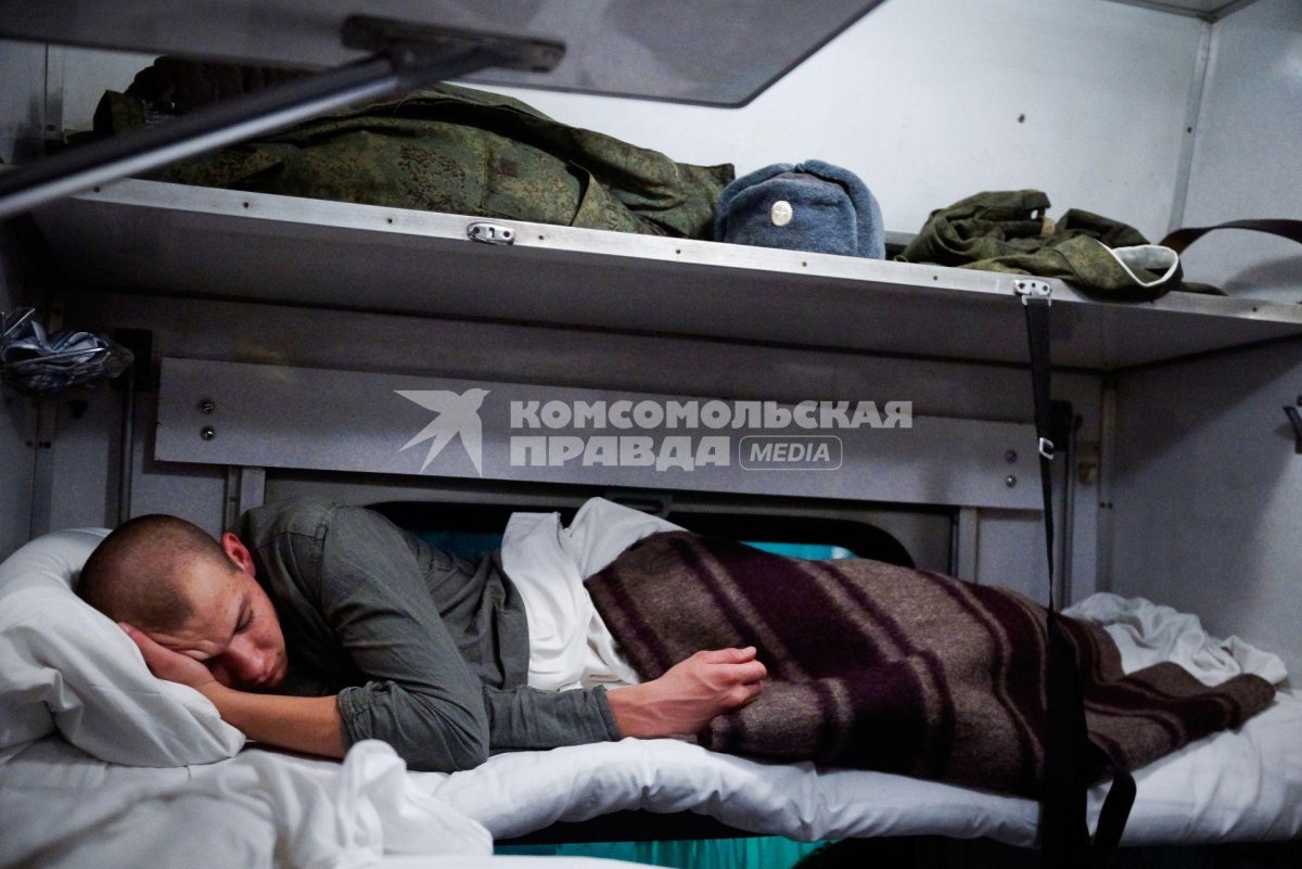 Солдаты в поезде