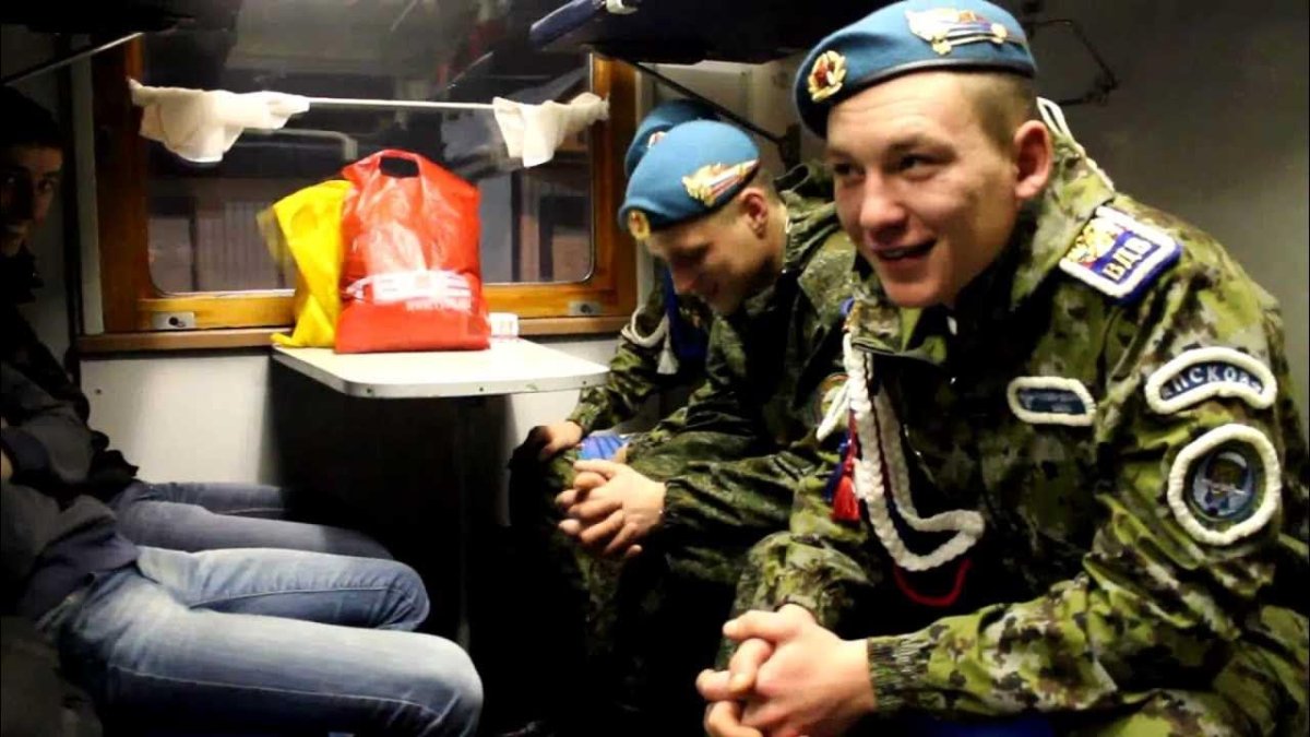 Десантник в поезде