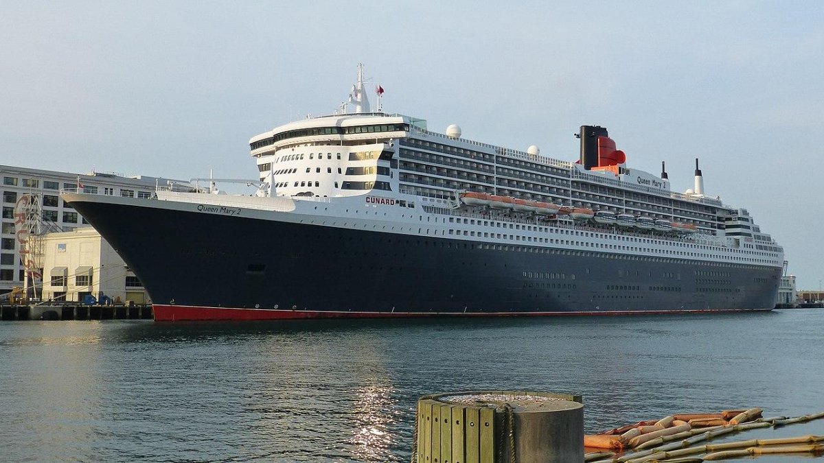 Круизный лайнер Queen Mary