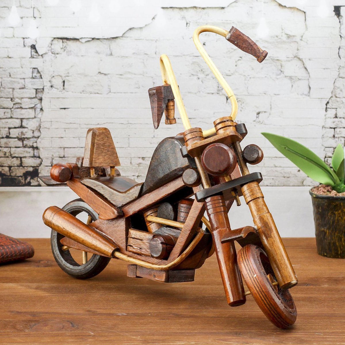 Модель мотоцикла из дерева