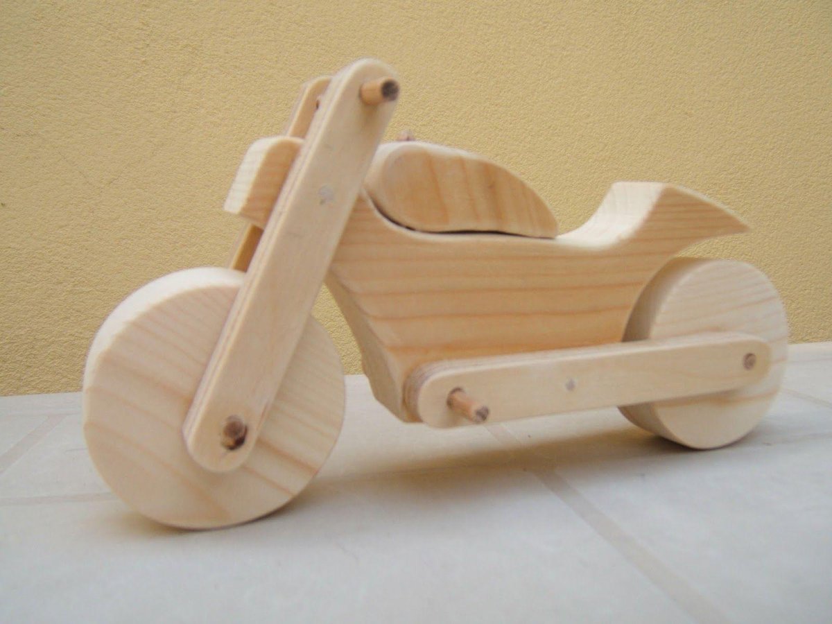 Мотоцикл из дерева игрушка