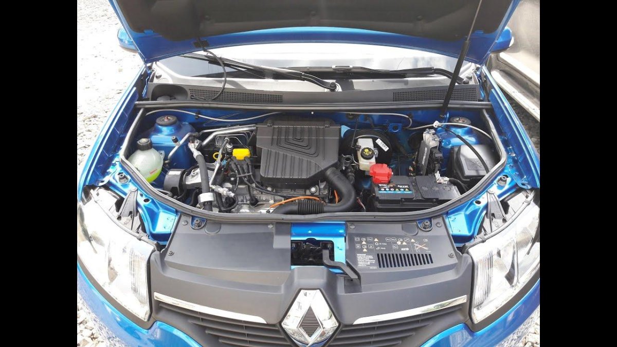 Моторный отсек Рено Логан 1.6