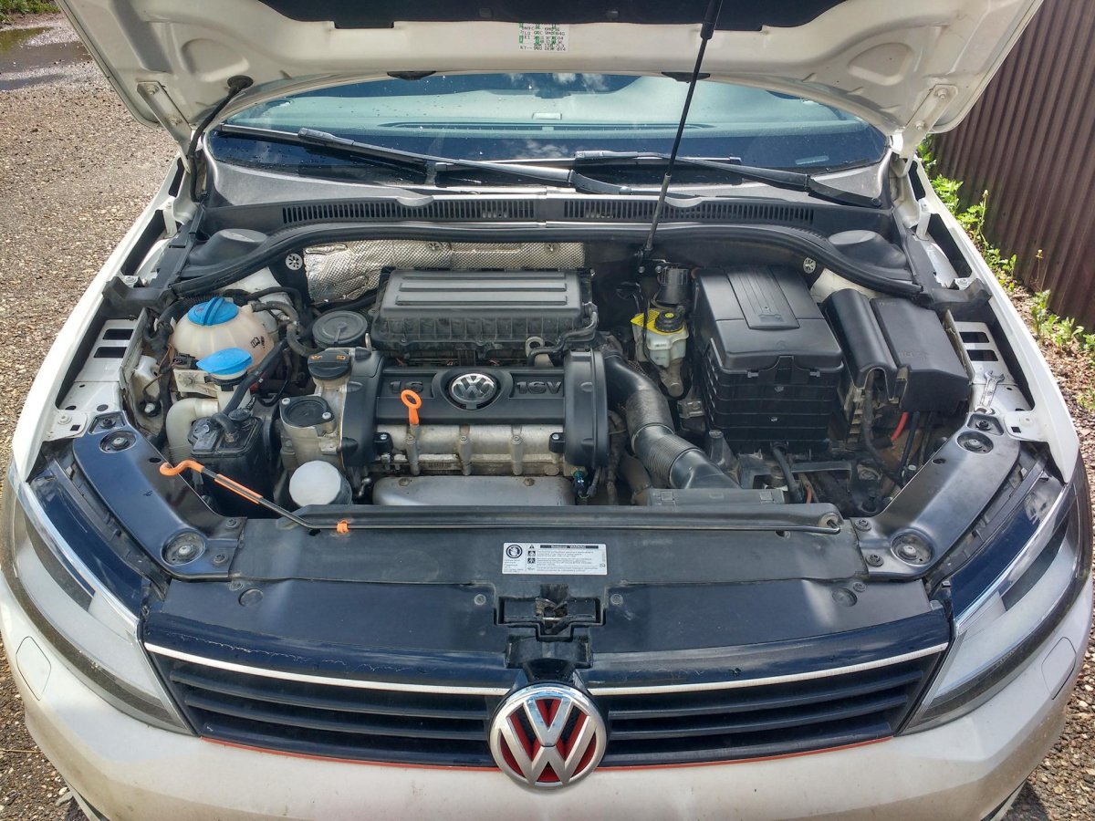 Подкапотка Джетта 6