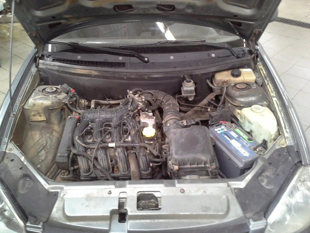 Приора подкапотка 2008