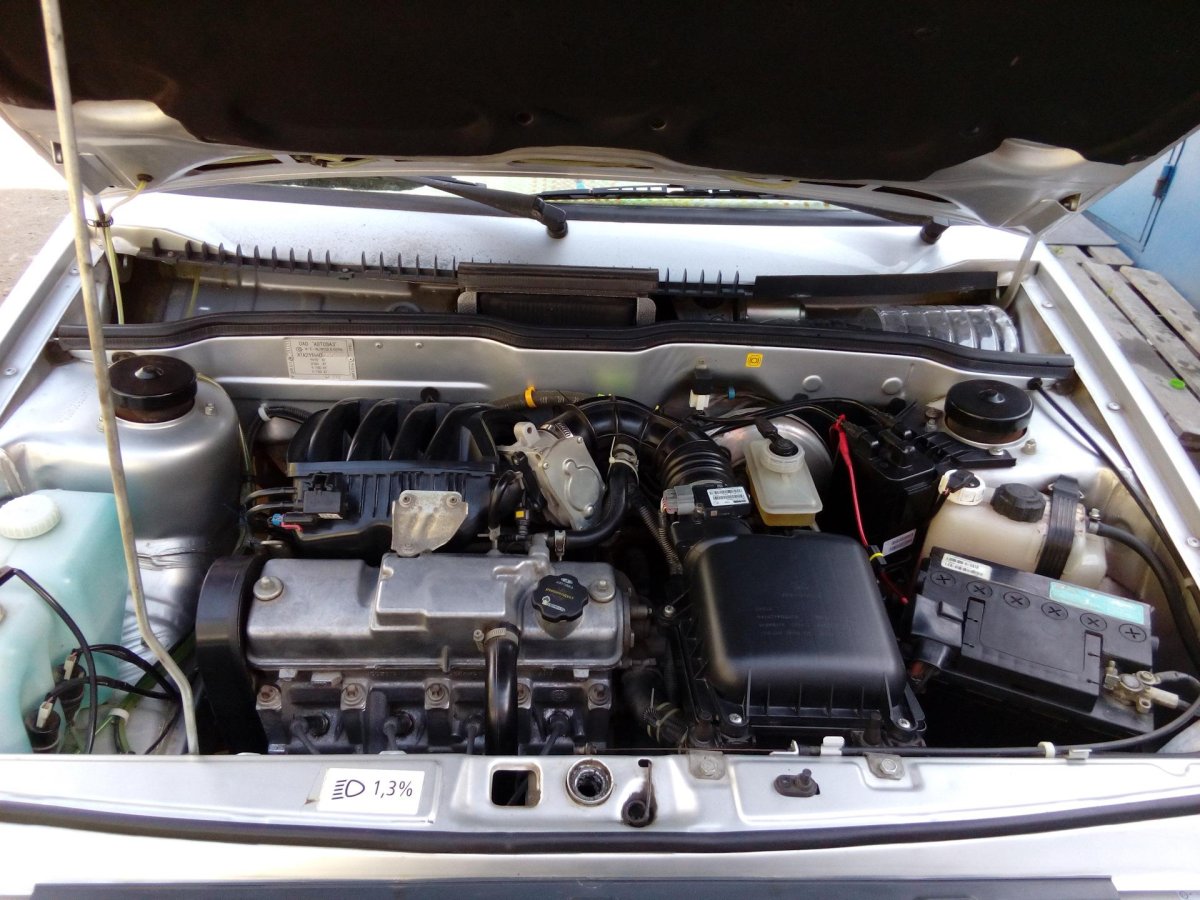 ВАЗ 2114 под капотом