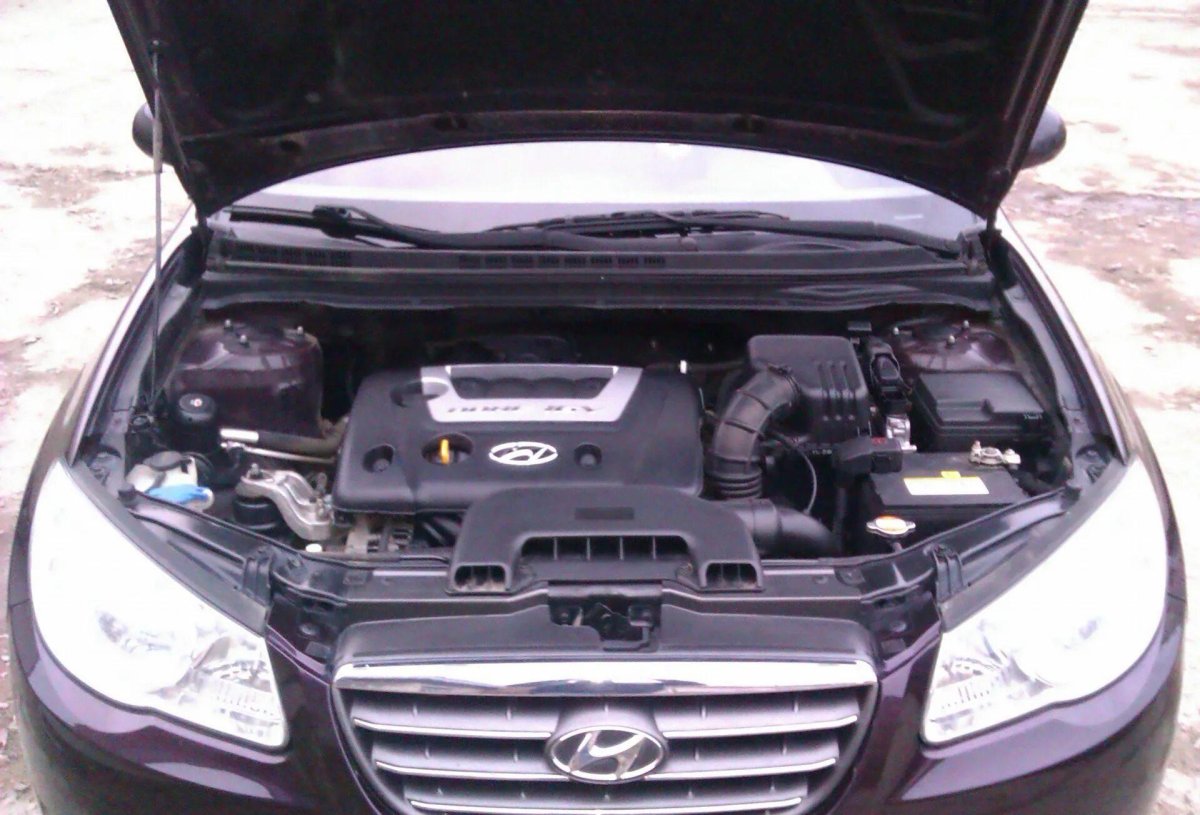 Hyundai Lantra подкапотное пространство