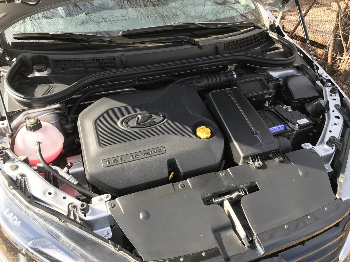 Моторный отсек Лада Веста 1.6