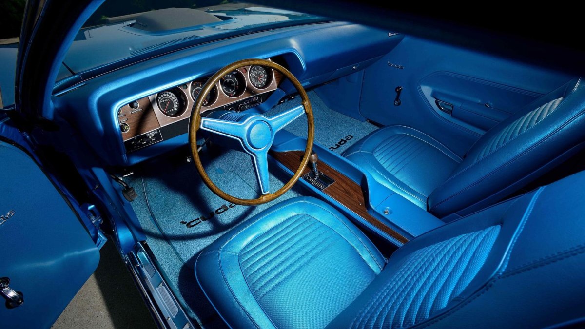 Плимут Барракуда салон