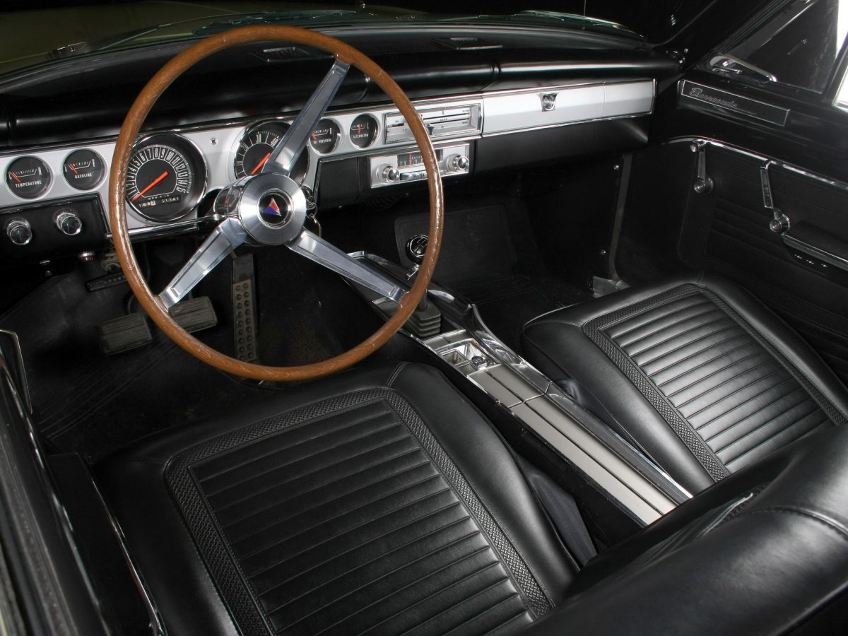 Plymouth Barracuda 1967 салон
