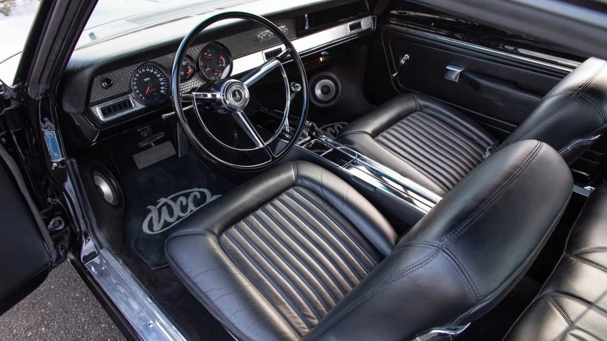 Plymouth Barracuda 1967 салон