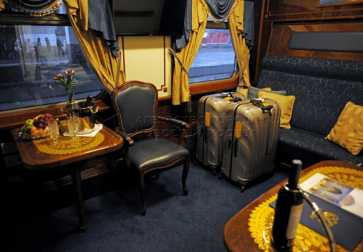 Турпоезд золотой Орел Люкс