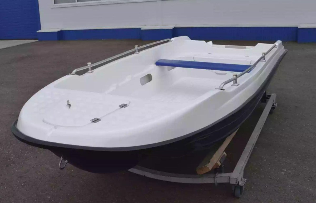 Стеклопластиковая лодка стелс 315