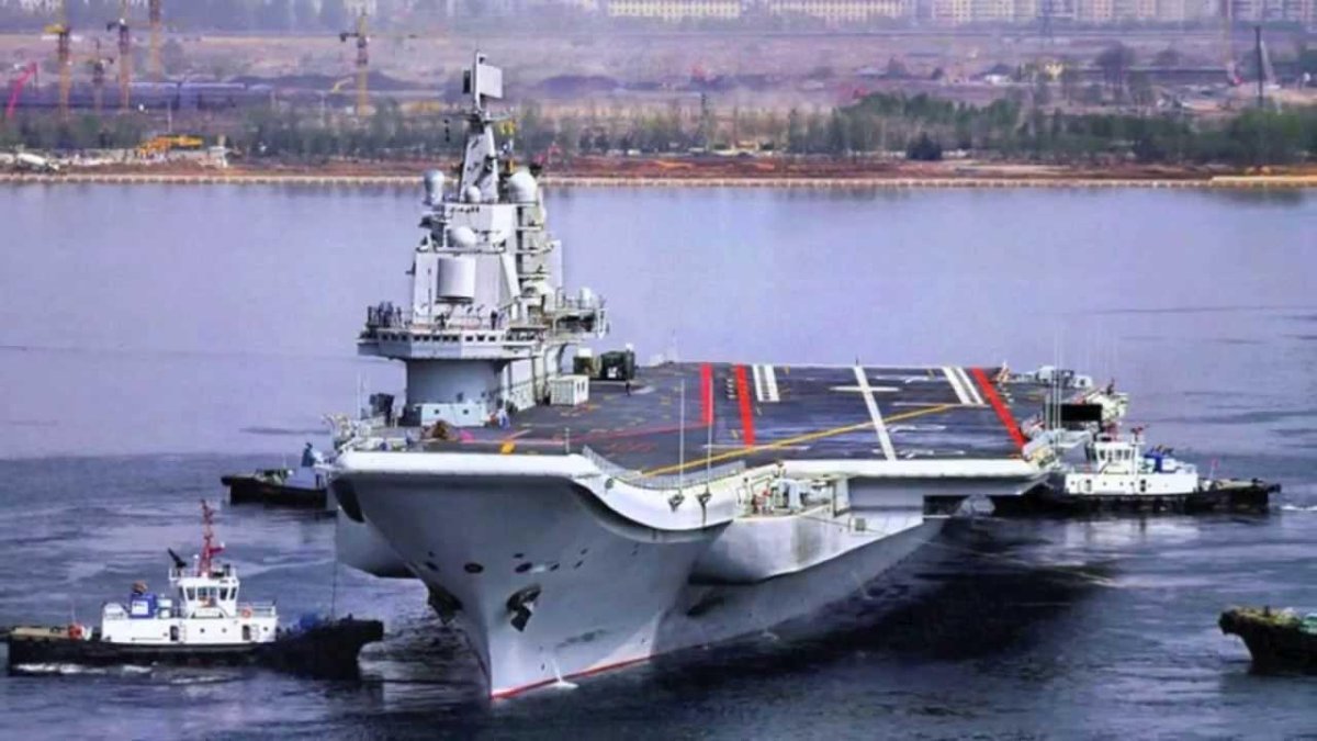 Авианосец Ляонин ВМС Китая