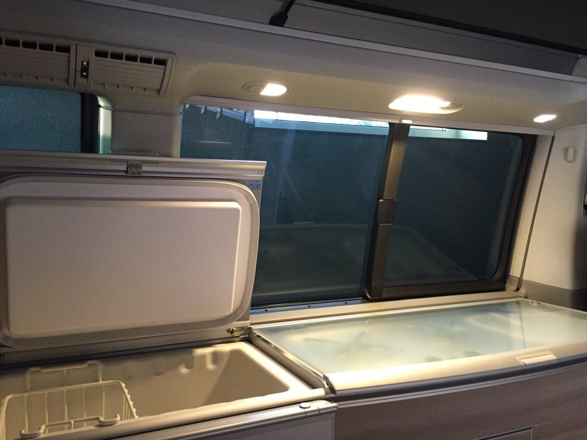 Фольксваген Калифорния тюнинг салона шкафы плита мойка холодильника