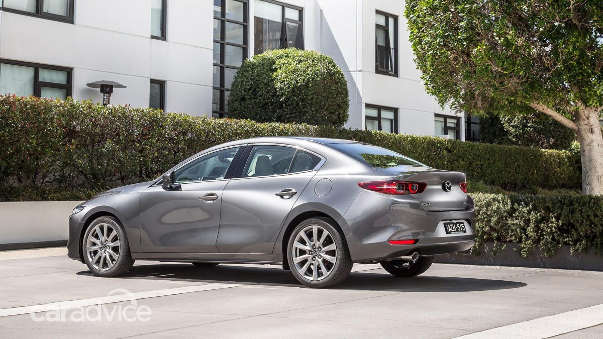 Мазда 3 2019 седан
