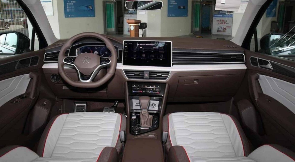 Фольксваген Тигуан 2023 салон