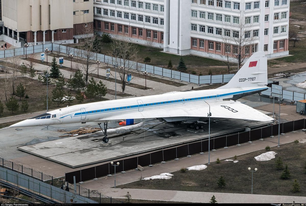 Самолет ту 144