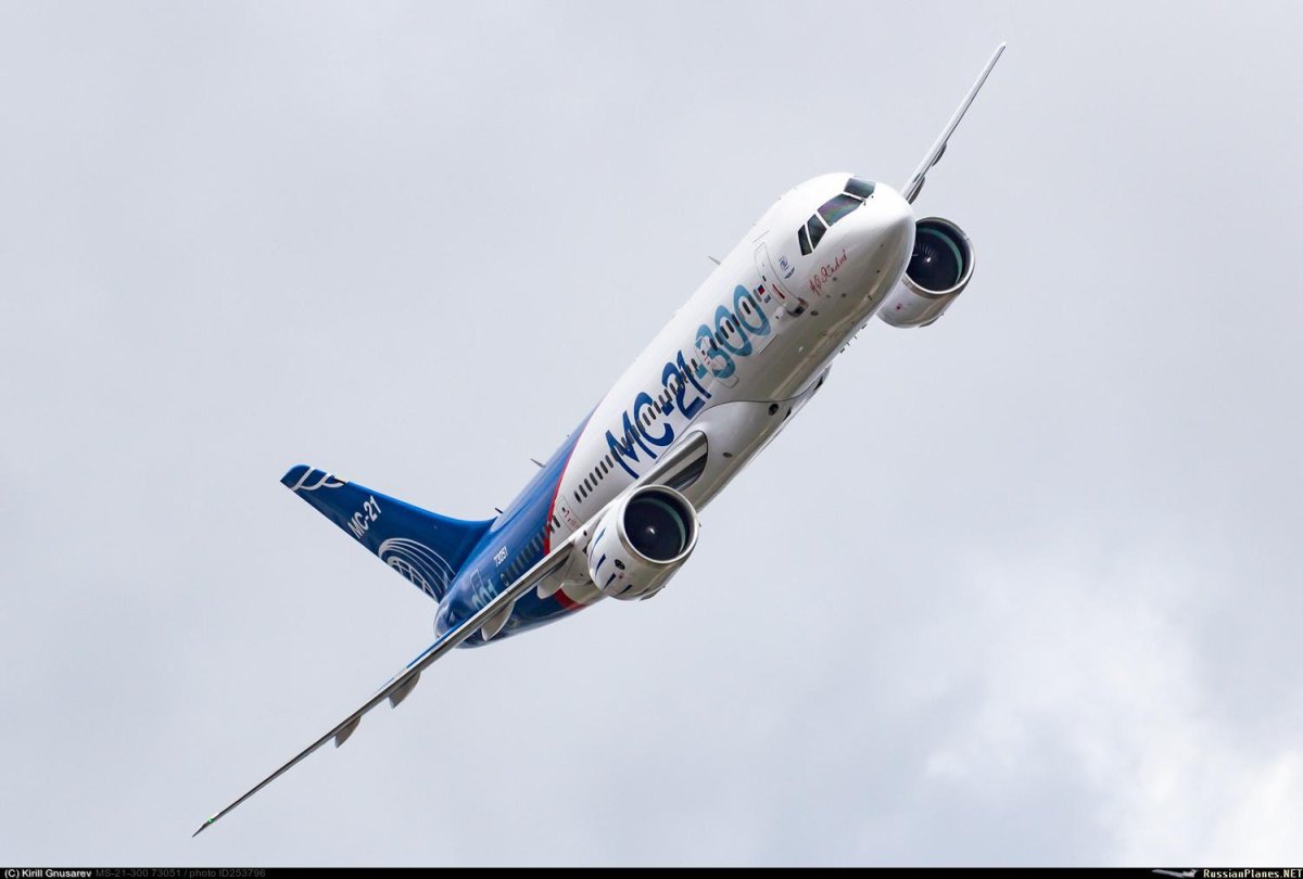 МС-21 пассажирский самолёт