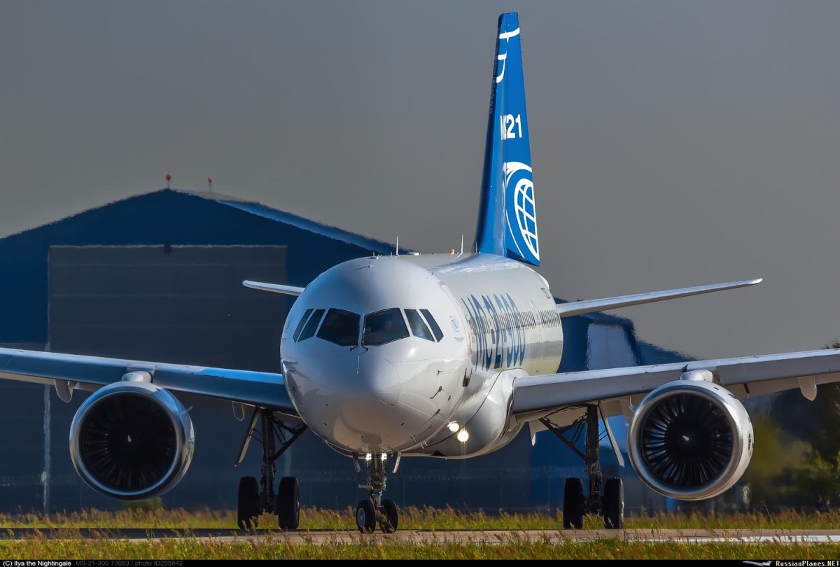 Самолёт МС 21 300